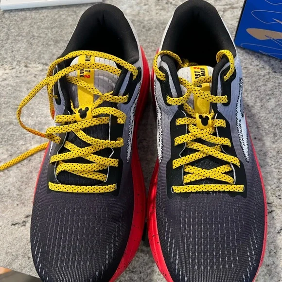 Brooks Women’s Running Shoes Ghost Max 2 Mickey Mouse NIB - Picture 3 of 7